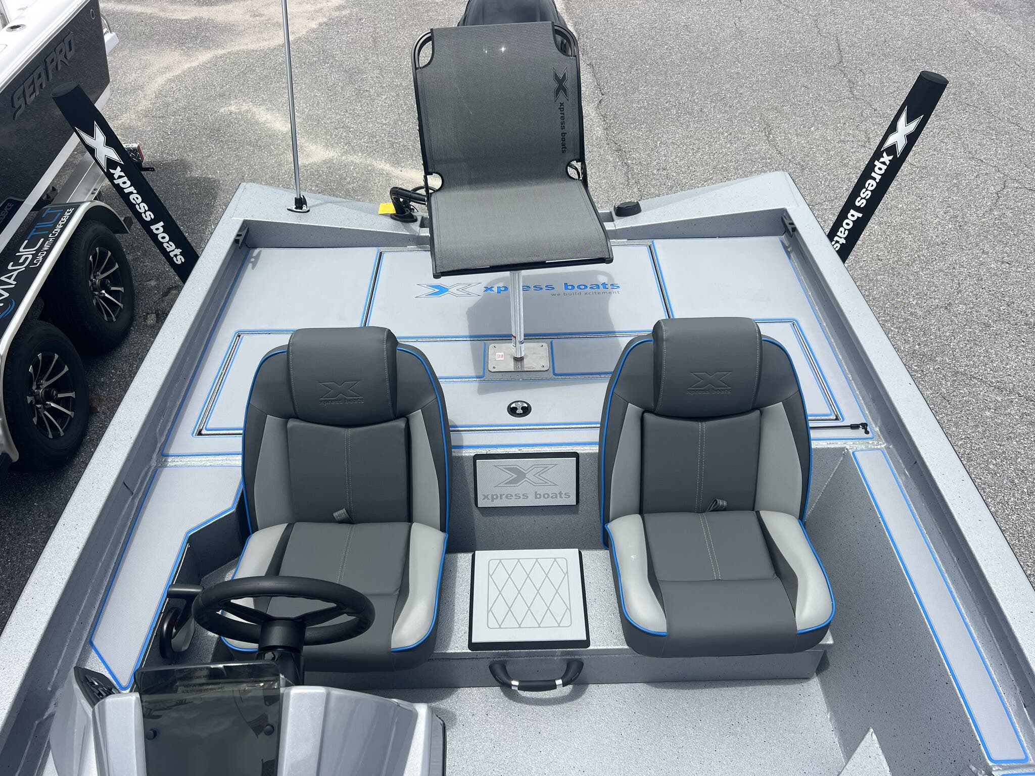 New 2026 Xpress Hyper-Lift Crappie Series H18C, 31907 Columbus