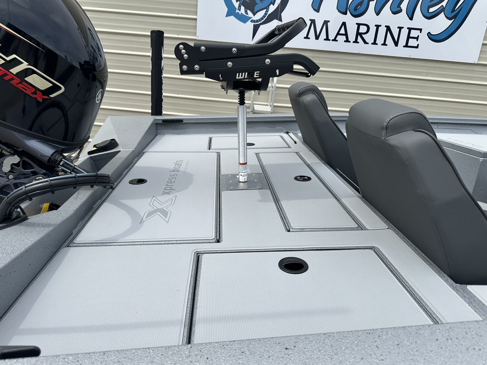 New 2027 Xpress Hyper-Lift Crappie Series H17 CRAPPIE, 31907