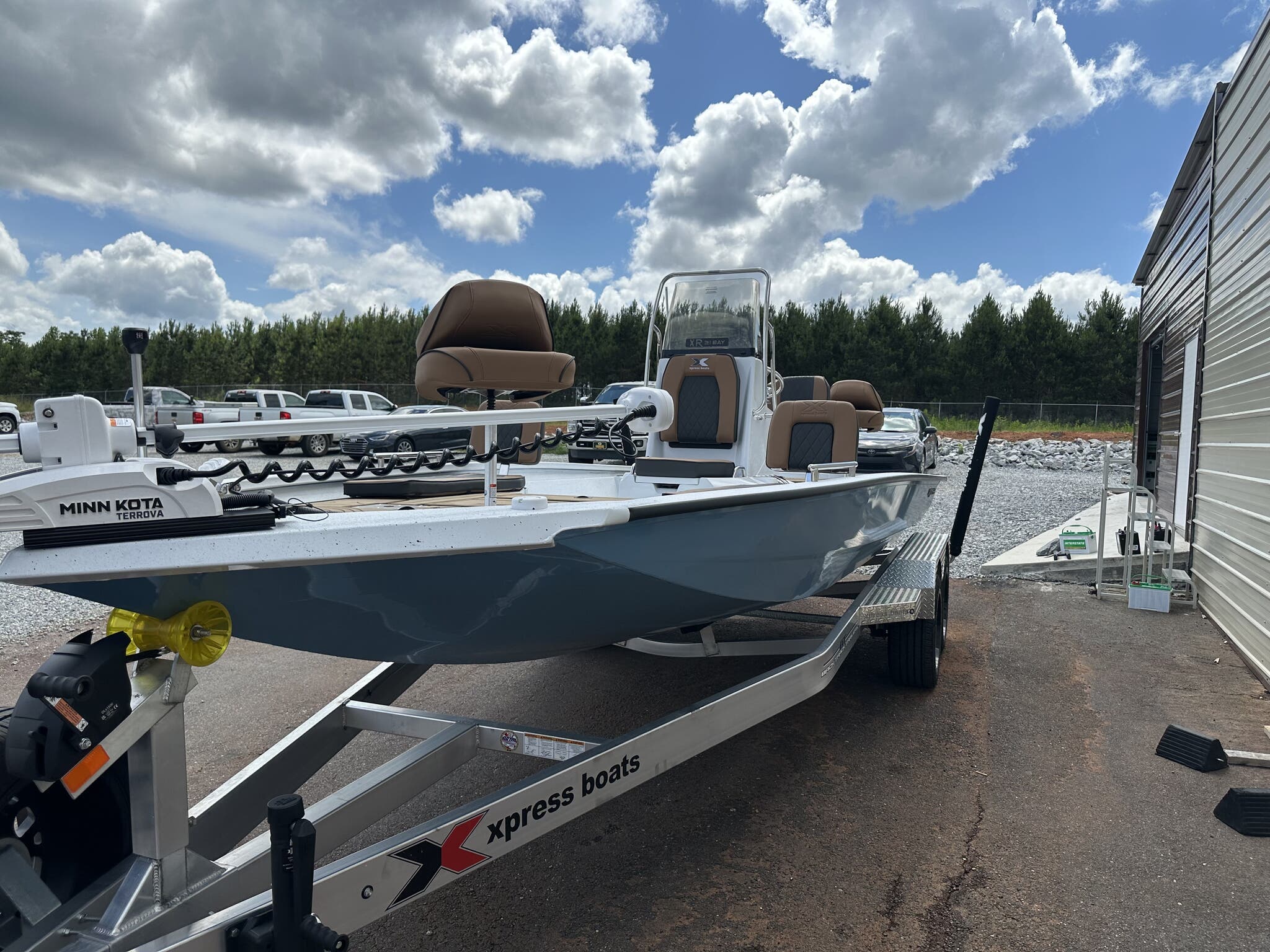 New 2026 Xpress Xclusive R Series XR 21 BAY WITH FORWARD SEATING