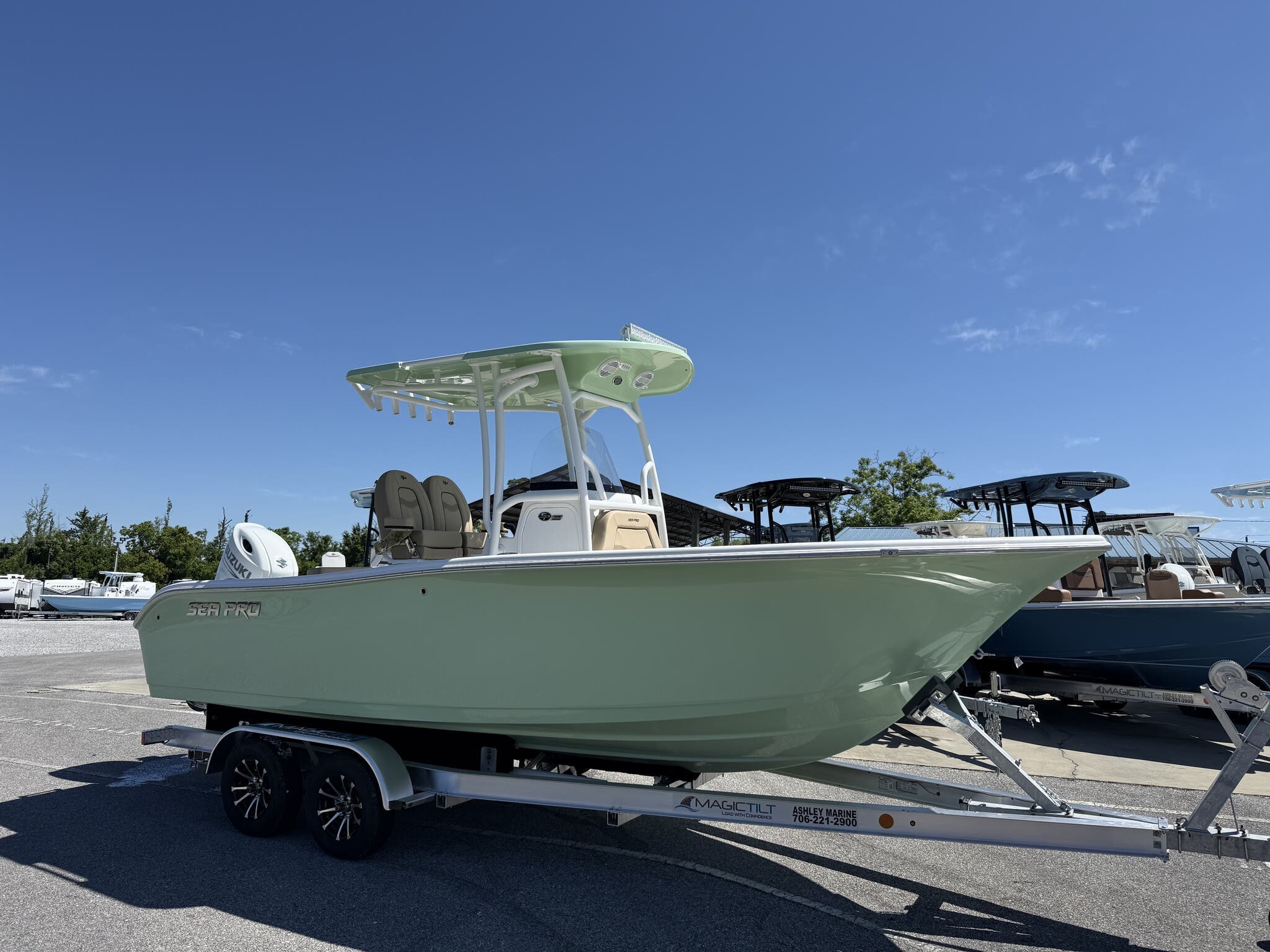 New 2027 Xpress Hyper-Lift Bay Series H22B-200HP GREY-SEADECK