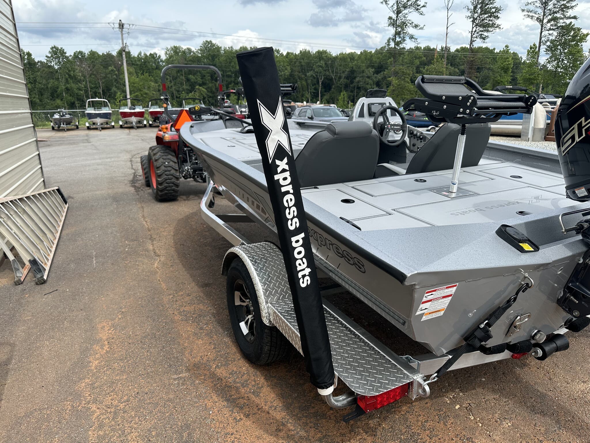 New 2027 Xpress Hyper-Lift Crappie Series H17 CRAPPIE, 32439