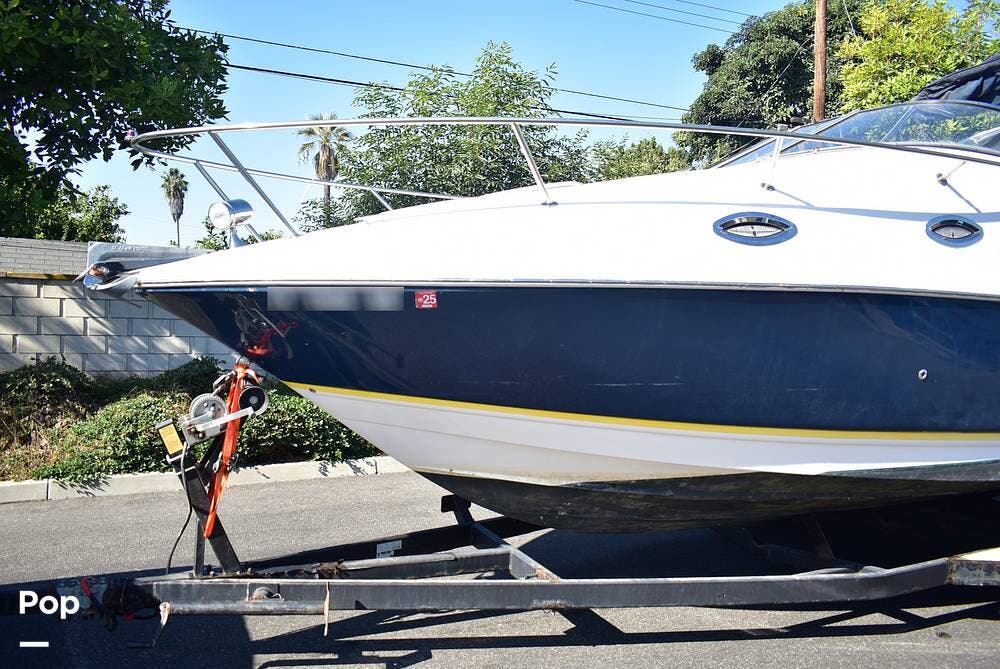 Email now about this Express Cruiser - 2005 Regal Commodore 2665! Slide #1