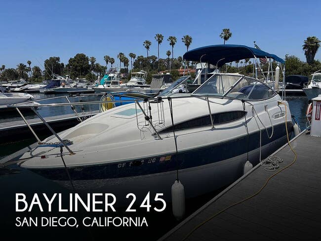 2005 Bayliner 245 