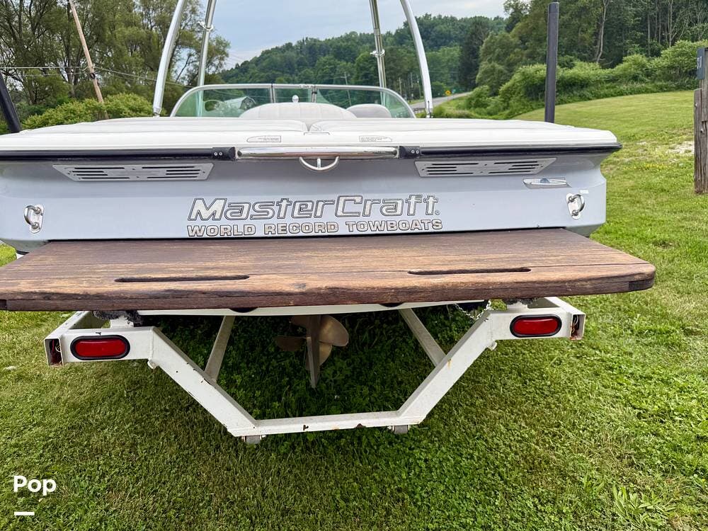 Email now about this Ski & Wakeboard - 2005 MasterCraft ProStar 197! Slide #3