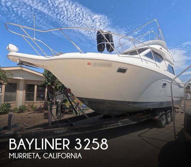 2001 Bayliner  3258 Command Bridge