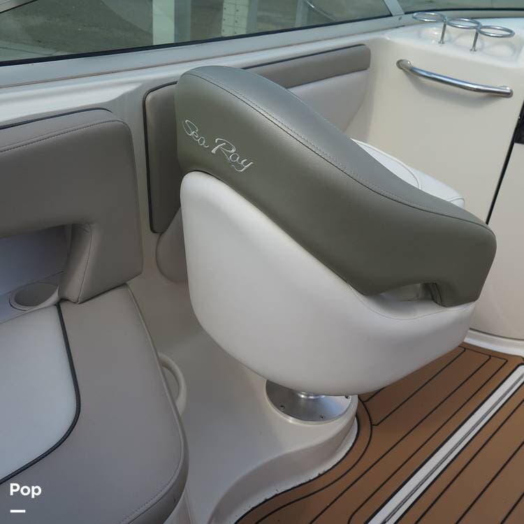 Email now about this Bowrider - 2004 Sea Ray Sundeck 270! Slide #4