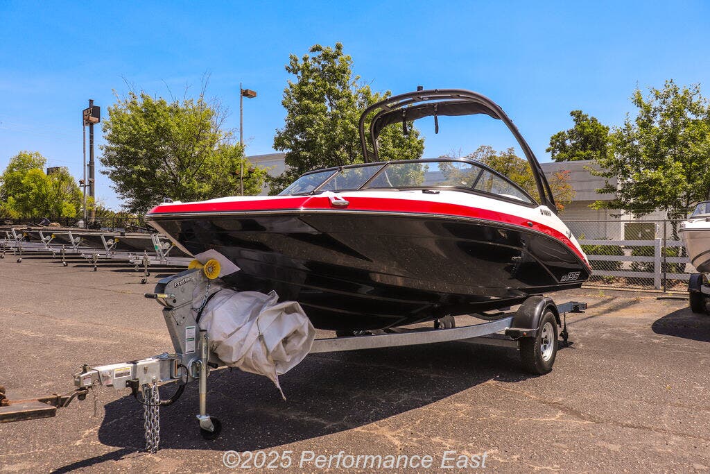 2025 Yamaha Boats AR195