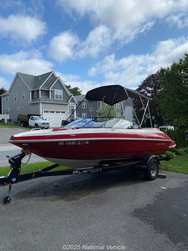 2018 Larson LX 