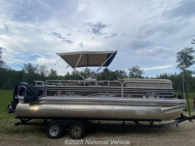 2023 Sun Tracker  Fishing Barge