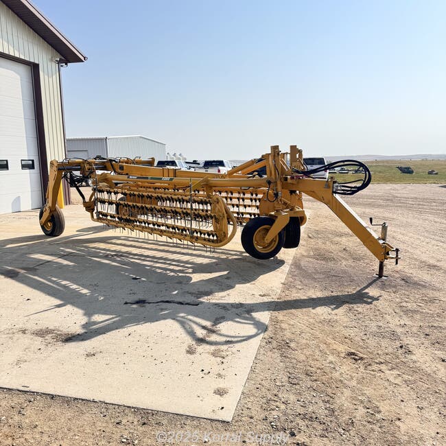 Twin Rakes Vermeer R2800 Twin Rake