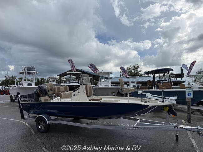 2026 Xpress Hyper-Lift Bay Series H20 BAY