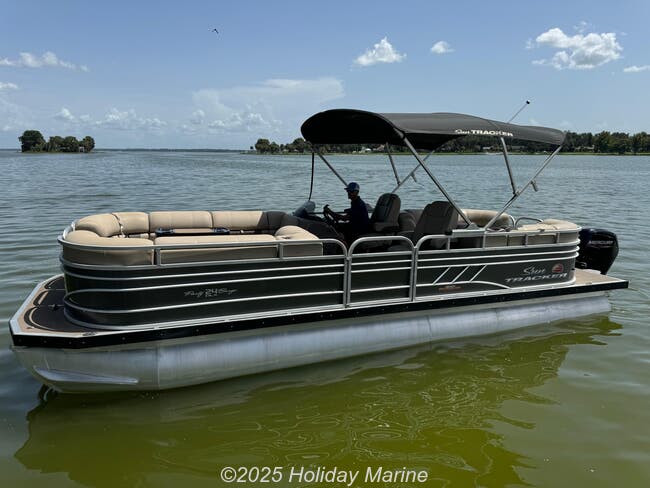 2024 Sun Tracker Party Barge 24 DLX 