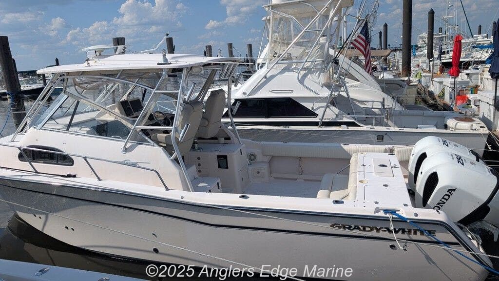 Email now about this Walkaround - 2006 Grady-White Marlin 300! Slide #1