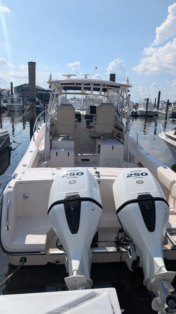 Email now about this Walkaround - 2006 Grady-White Marlin 300! Slide #2