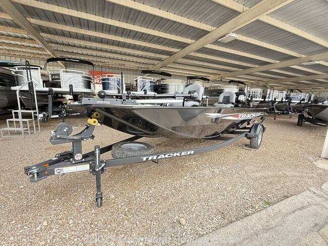 2025 Tracker Boats  Panfish 17