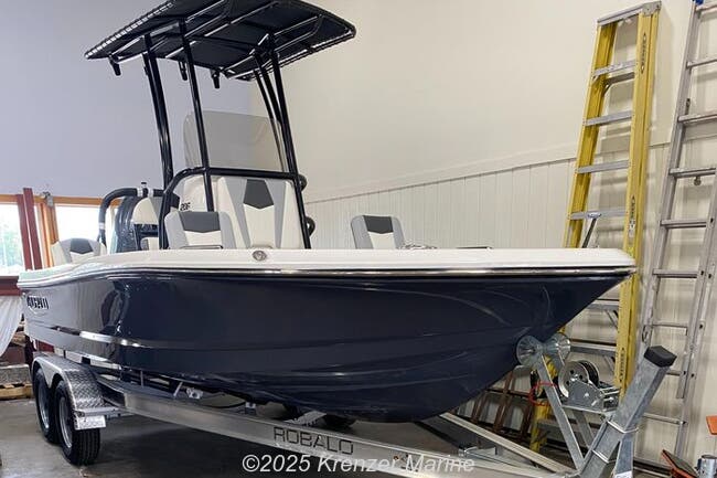 2024 Robalo Cayman 206