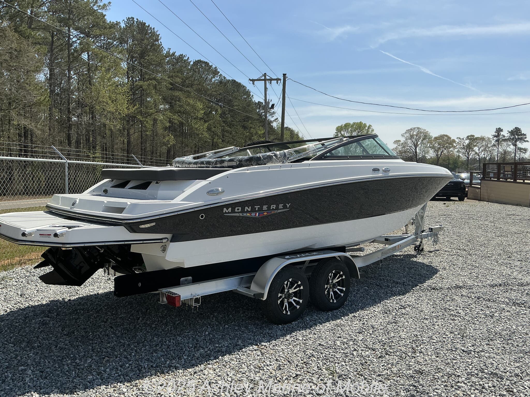 2025 Monterey M Series M-22