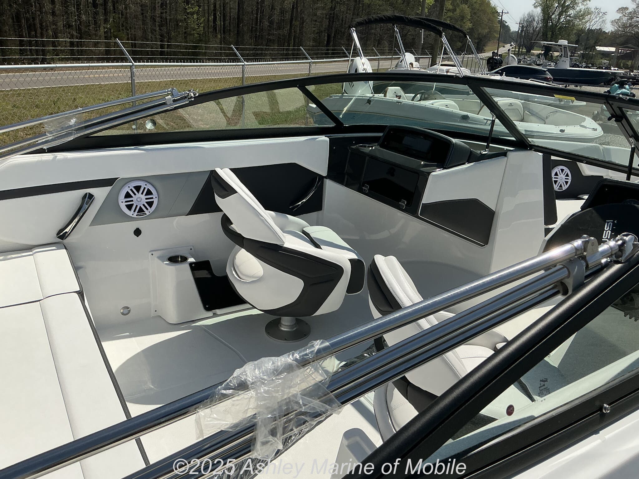 2025 Monterey M Series M-22